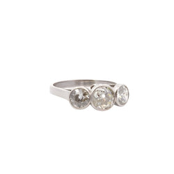 Bague vintage trilogie diamants en platine - Castafiore
