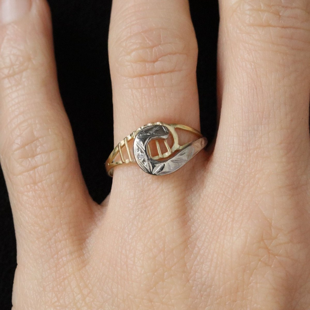 Bague virgule en or jaune et or blanc et diamant - Castafiore