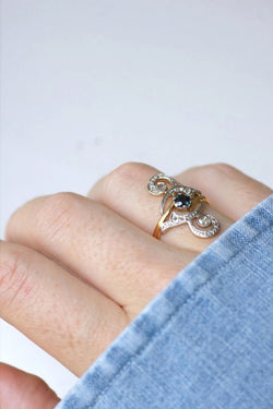 Bague Volutes Diamants et Saphir - Castafiore