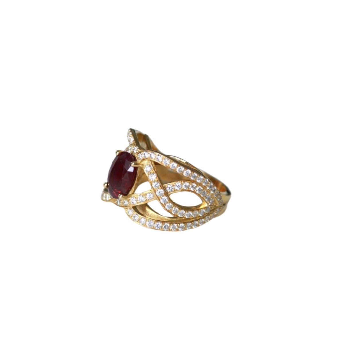 Bague Volutes Rubis et Diamants sur Or Jaune - Castafiore