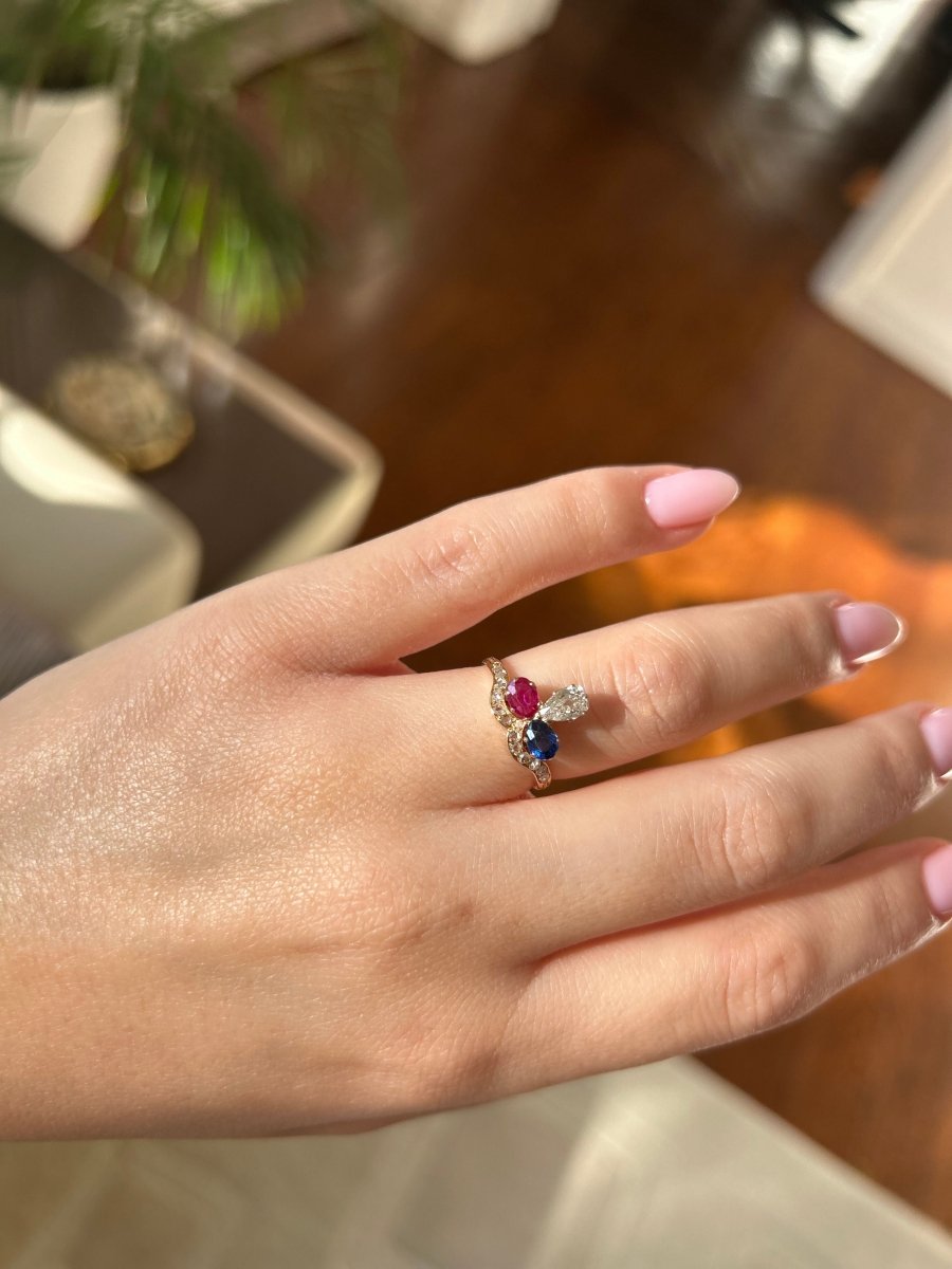 Bague XIXème - Or jaune, diamants, rubis et saphir. - Castafiore