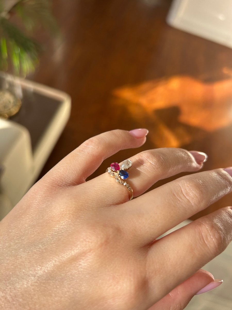 Bague XIXème - Or jaune, diamants, rubis et saphir. - Castafiore