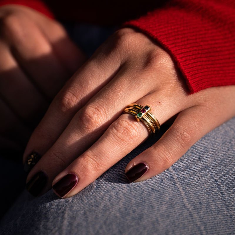 Bague YVES SAINT LAURENT en or jaune, rubis, émeraude et saphir - Castafiore