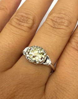 White Gold Solitaire Ring with Diamond