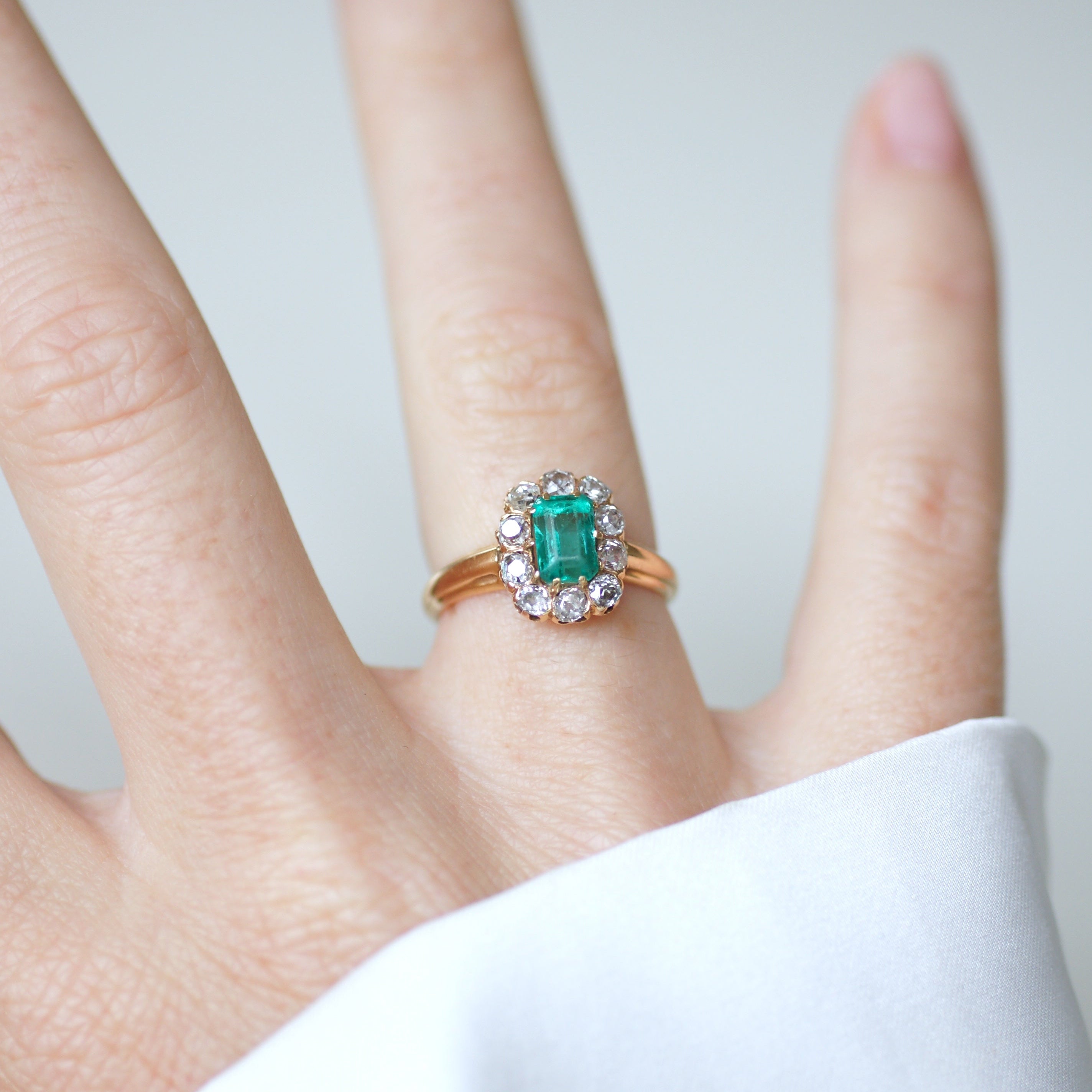 Ring Marguerite in rose gold, emerald, and diamonds