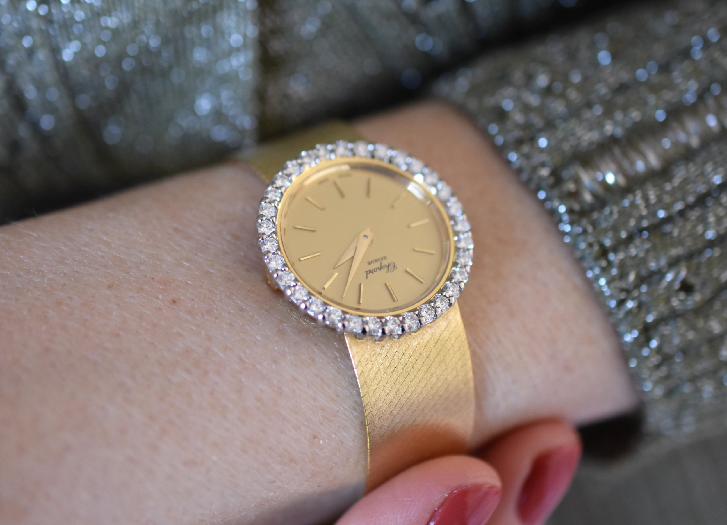 CHOPARD watch, Ref. 810, 18-carat yellow gold and diamonds, solid gold integrated bracelet, circa 1980.