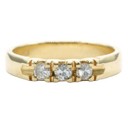 Trilogy Ring in Yellow Gold and Diamonds