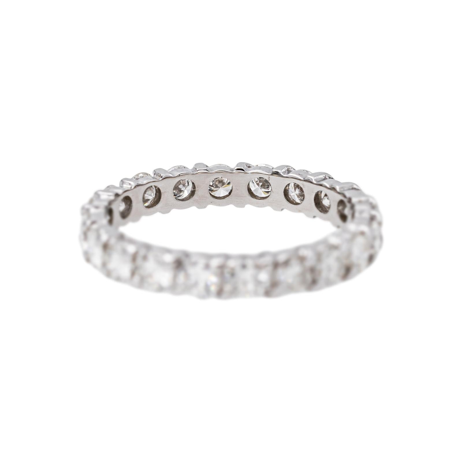 American-Style Wedding Band in White gold with Diamonds