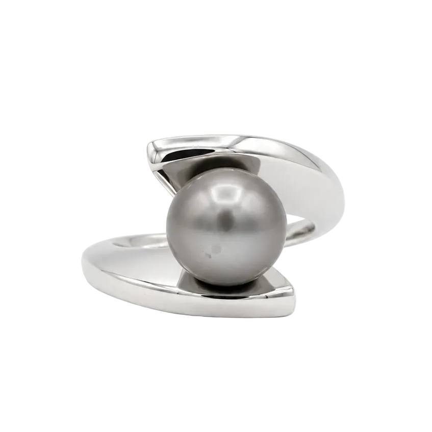 White Gold Solitaire Ring with a Pearl