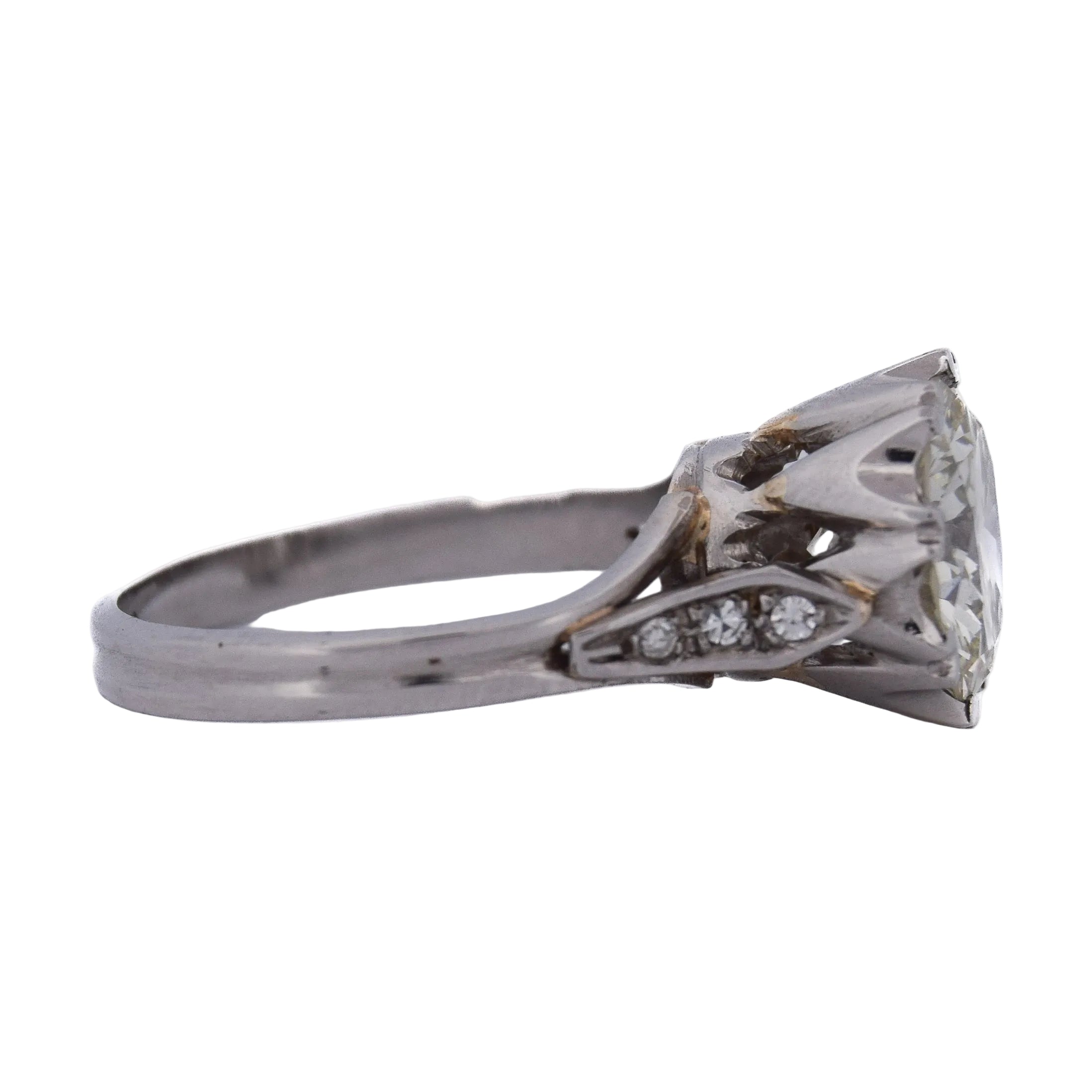 Ring Solitaire in paltinium and diamonds