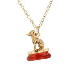 Yellow gold and carnelian pendant