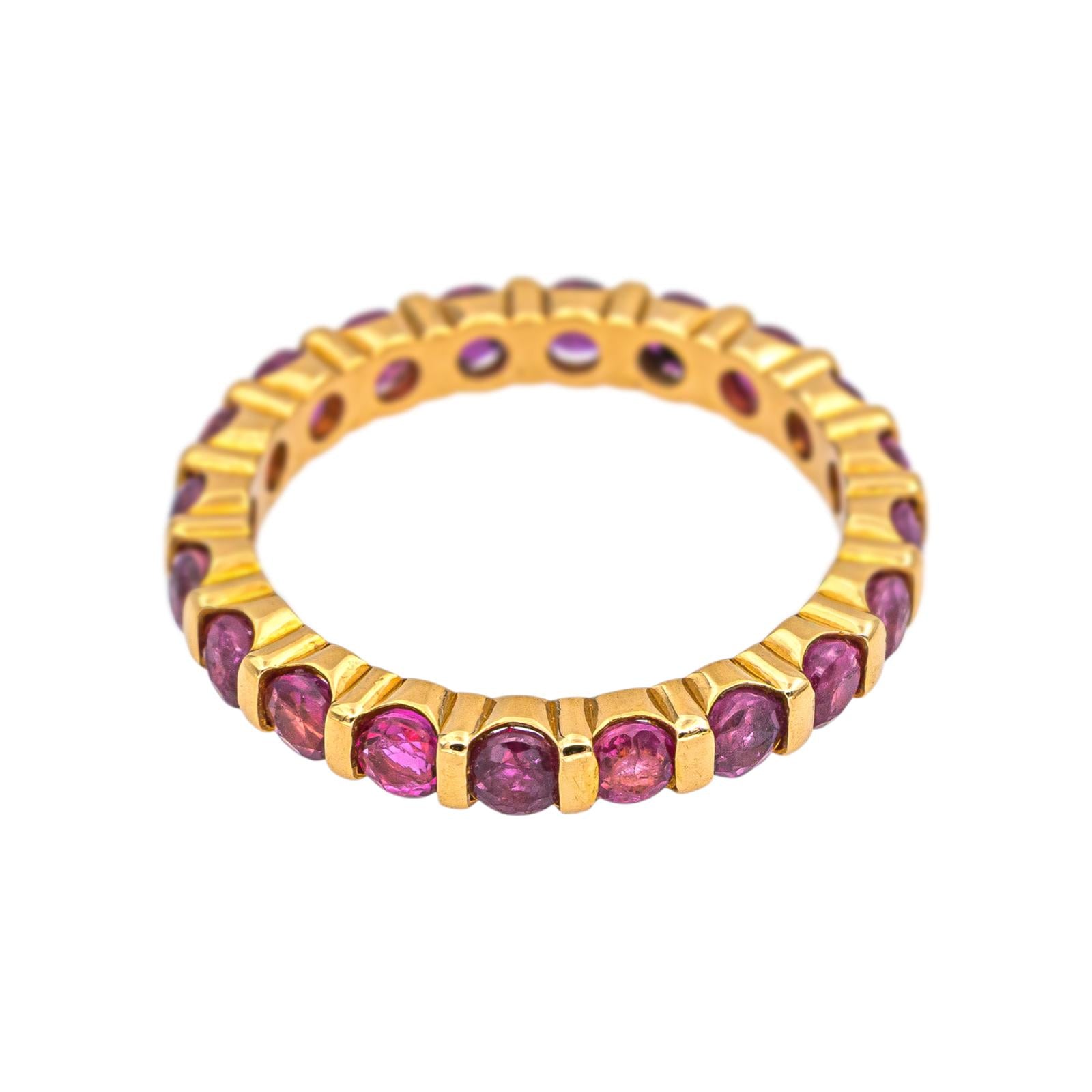 Bague Alliance en or jaune et rubis