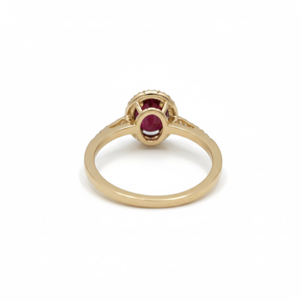 Ring in yellow gold and ruby