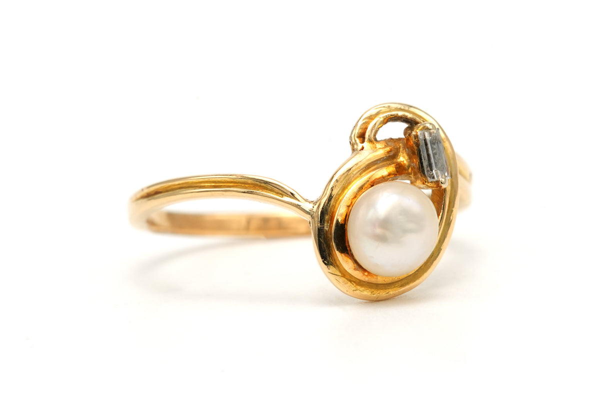 "Toi & Moi" Ring in Yellow Gold, Pearl, and Diamond
