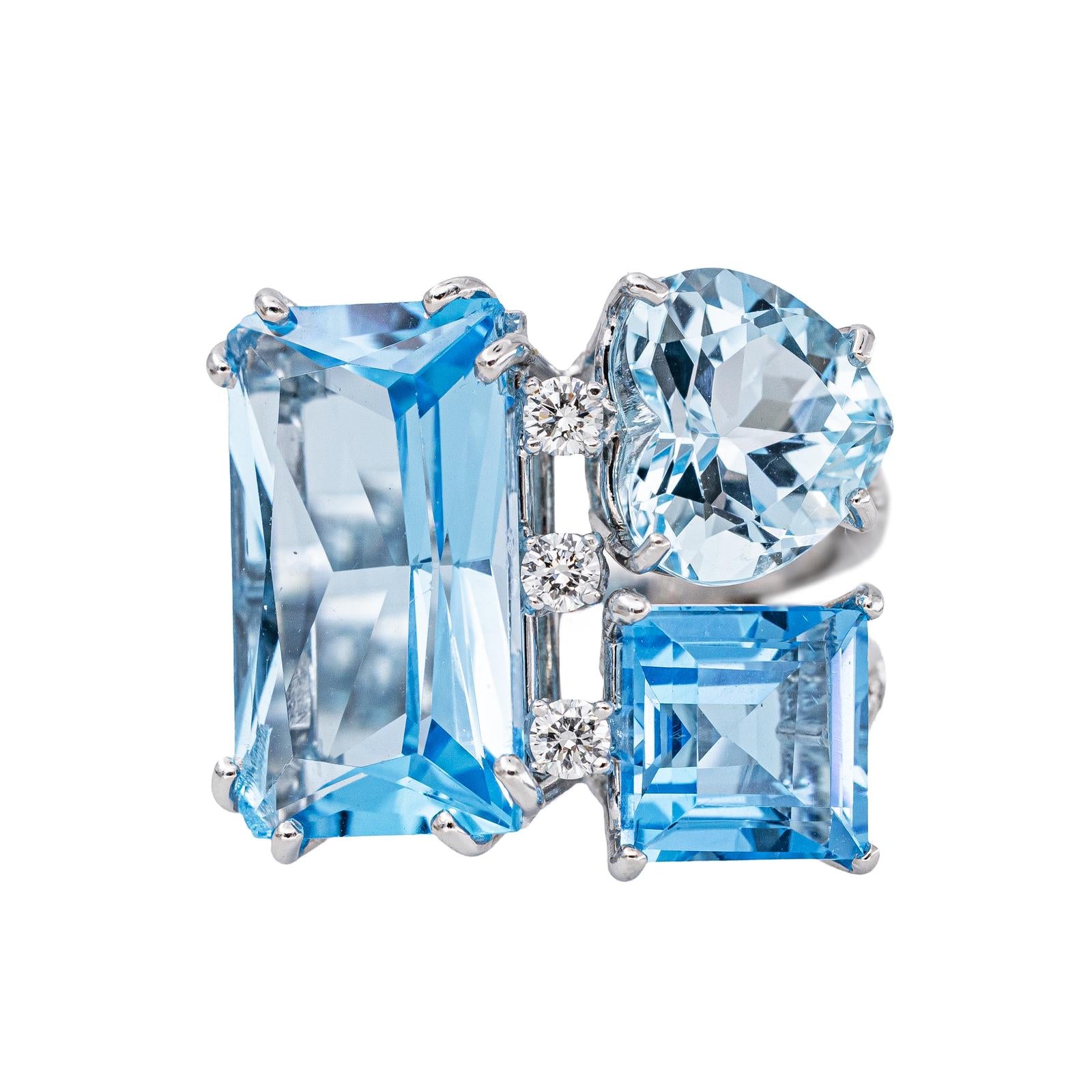 White gold Cocktail Ring with Topaz