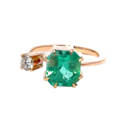 Yellow Gold Solitaire Ring with Emerald and Diamonds