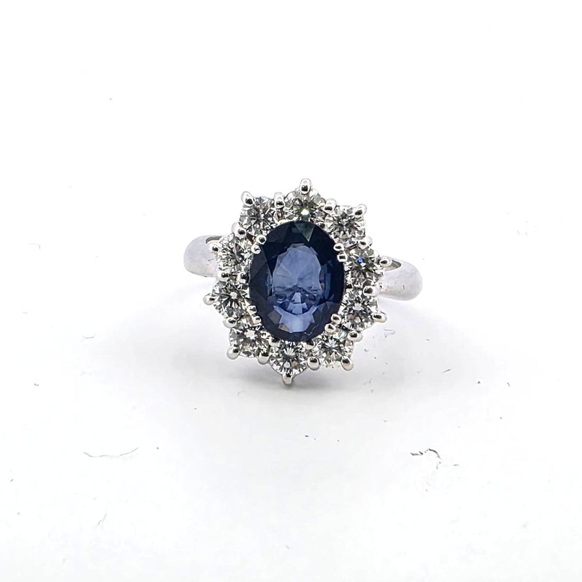 Bague Marguerite en or blanc, saphir et diamants