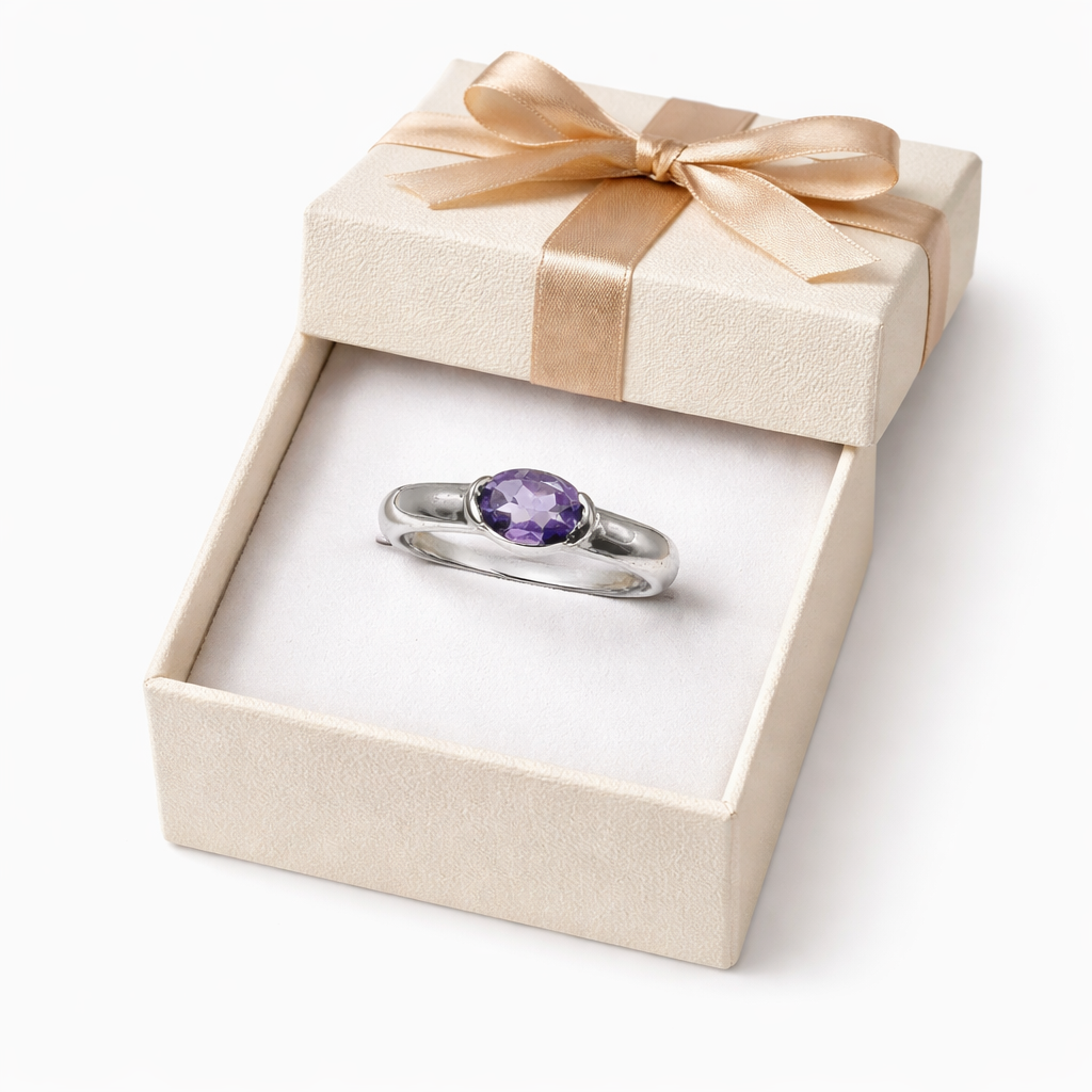 White gold and Amethyst Solitaire Ring