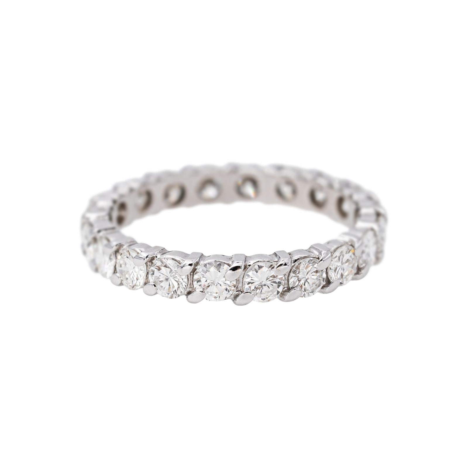 American-Style Wedding Band in White gold with Diamonds
