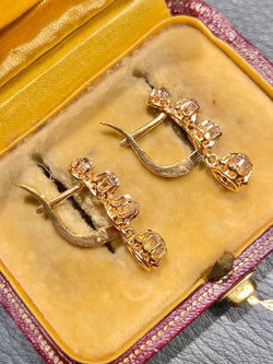 Boucle d’oreilles Dormeuses en or jaune et diamants - Castafiore