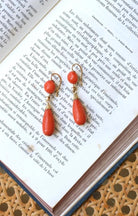 Boucles d'Oreille Anciennes Goutte Corail et Or - Castafiore