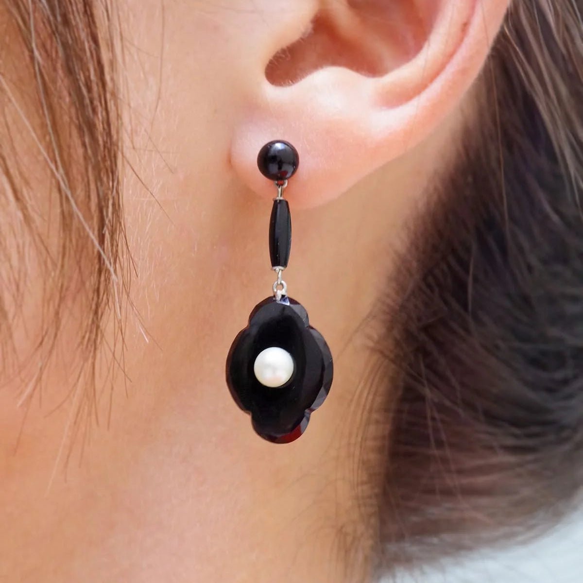 Boucles d'oreille Pendantes en or jaune, platine, onyx et perles - Castafiore