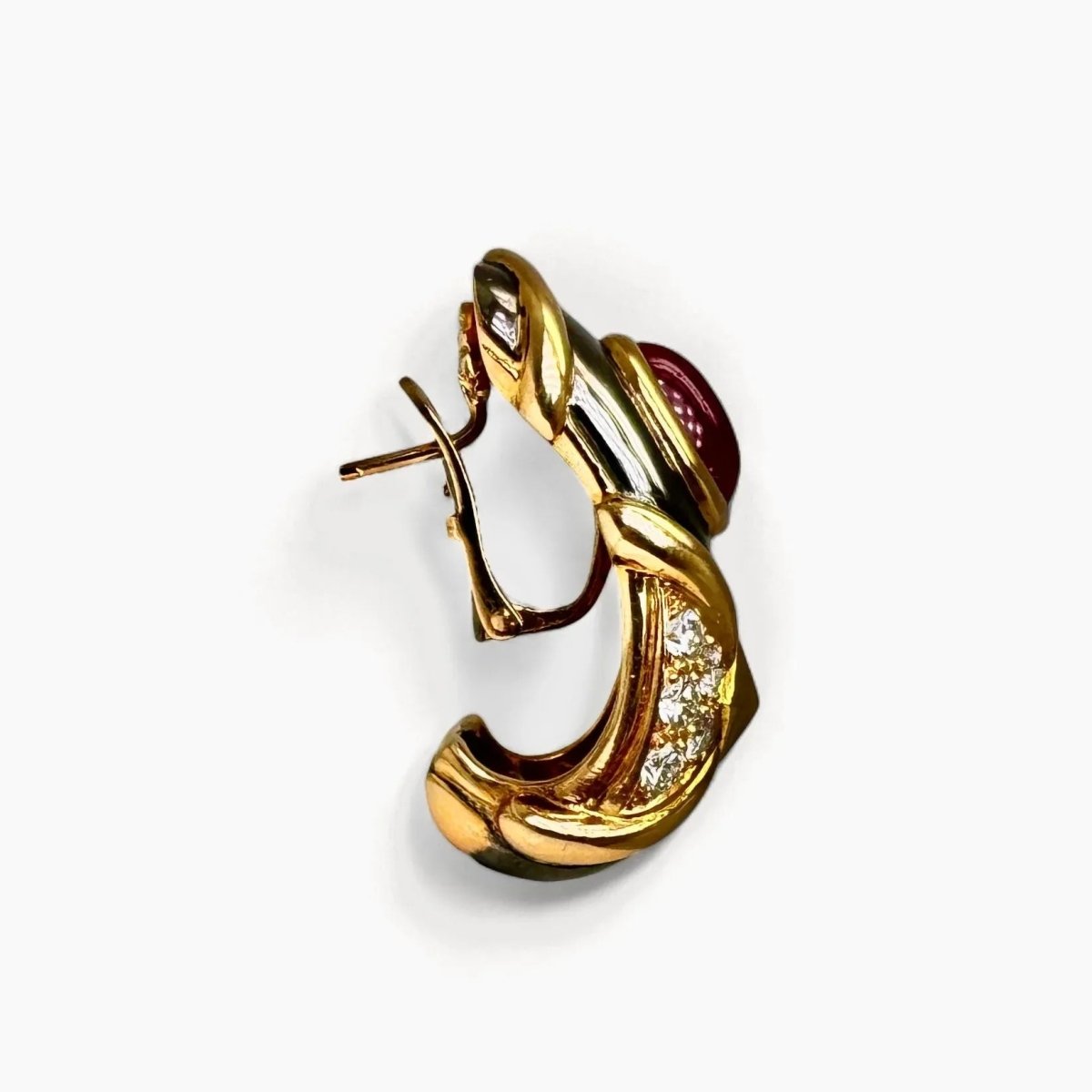 Boucles d’oreille vintage en or noirci et jaune ornée de rubis et diamants. - Castafiore
