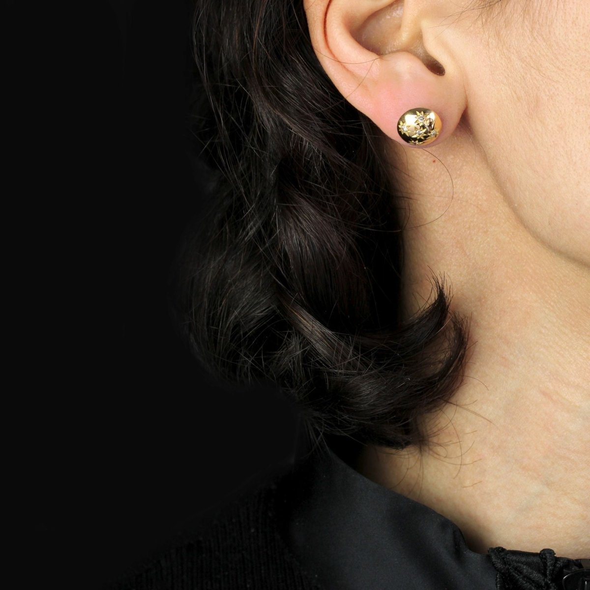 Boucles d'oreilles ANCIENNES Dômes en or jaune et diamants - Castafiore