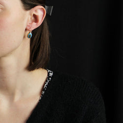 Boucles d'oreilles ANCIENNES Dormeuses émaillées en or jaune - Castafiore