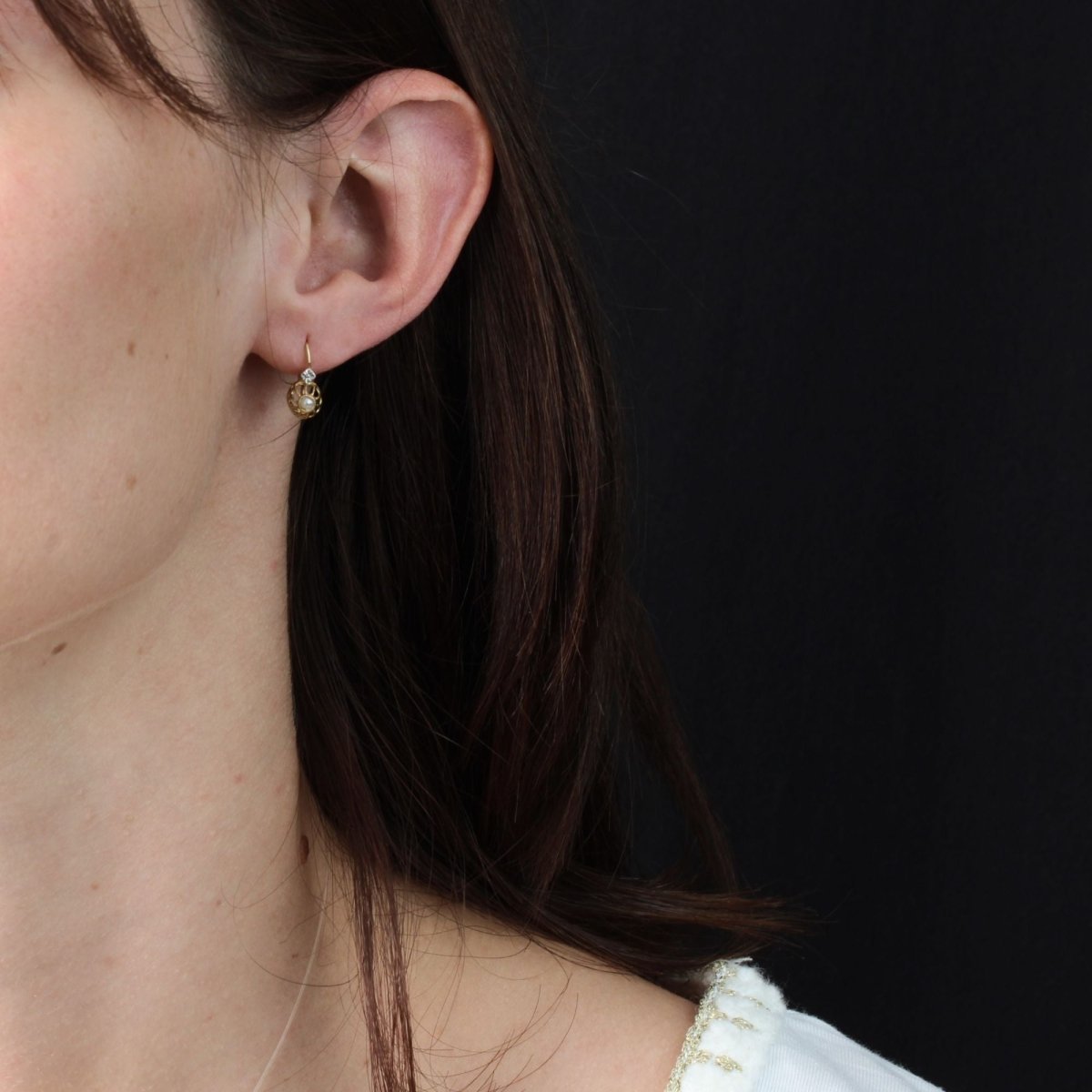 Boucles d'oreilles ANCIENNES Dormeuses en or jaune et perle fine - Castafiore