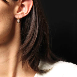 Boucles d'oreilles ANCIENNES Dormeuses en or rose et diamants - Castafiore