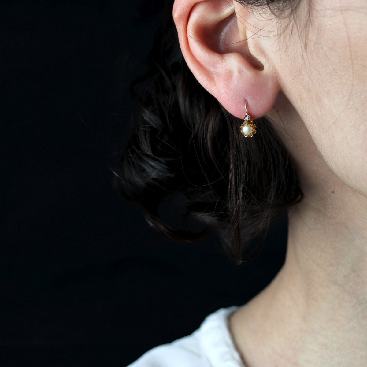 Boucles d'oreilles ANCIENNES Dormeuses en or rose perles fines et diamants - Castafiore