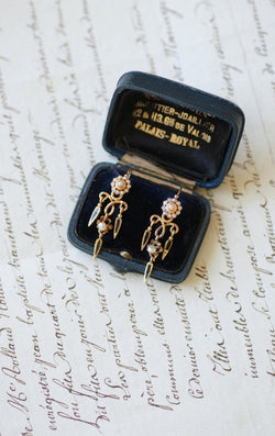 Boucles d'Oreilles Anciennes Pendantes Email et Perles - Castafiore