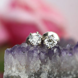 Boucles d'oreilles ANCIENNES Puces en or blanc et diamant - Castafiore