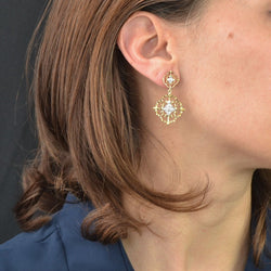 Boucles d'oreilles ARABESQUES pendants en or jaune et or blanc avec diamants - Castafiore