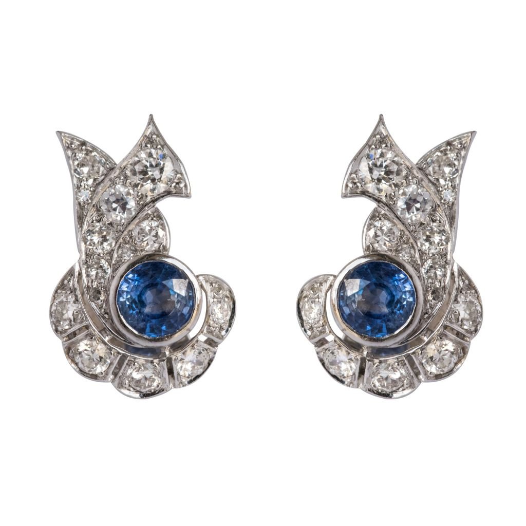 Boucles d'oreilles ART DÉCO Noeud en platine et or blanc saphir et diamants - Castafiore