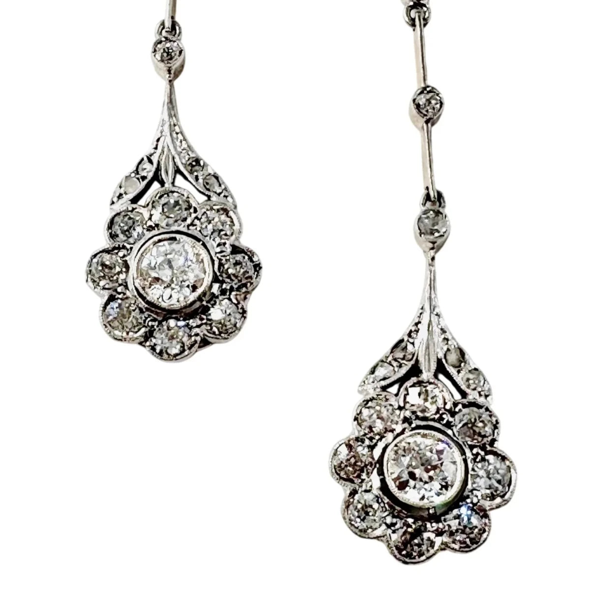 Boucles d'oreilles Belle Époque en platine, or jaune et diamants - Castafiore