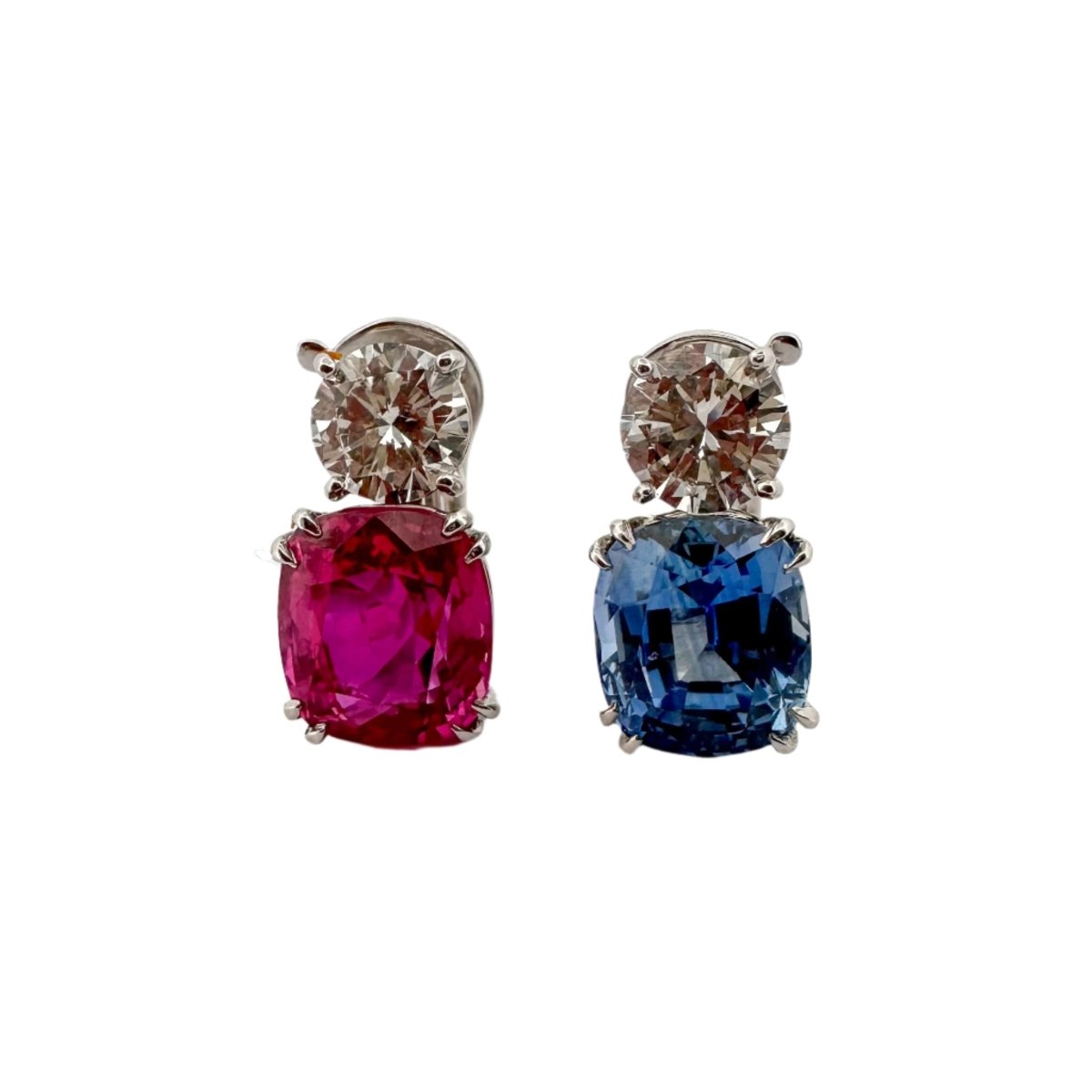 Boucles d'oreilles BOUCHERON en or blanc, saphirs et diamants - Castafiore