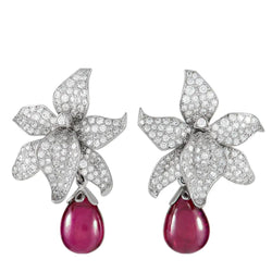 Boucles d'oreilles Cartier, collection Caresse D'Orchidées - Castafiore