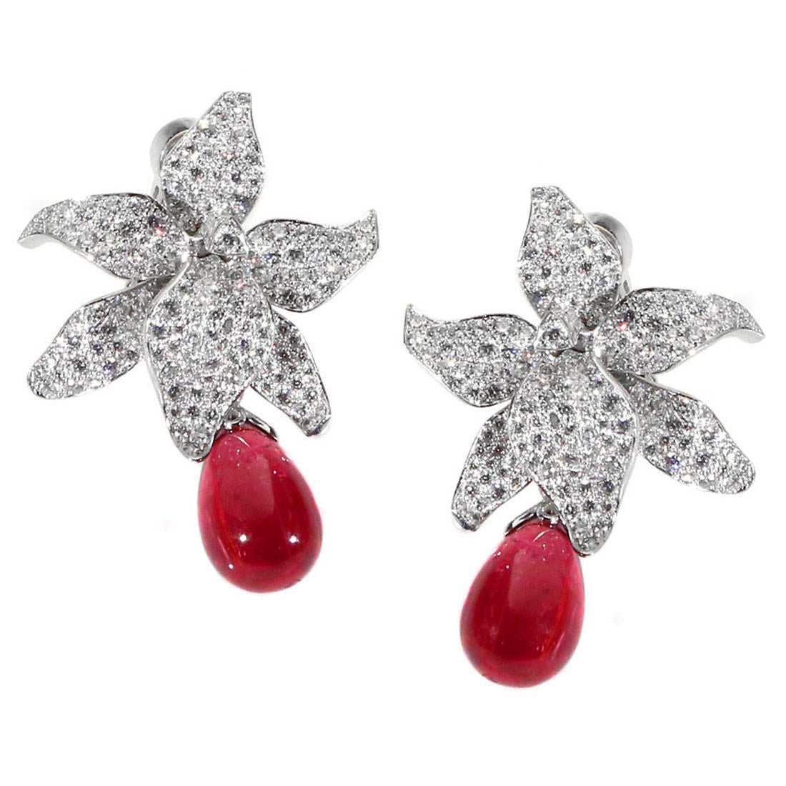 Boucles d'oreilles Cartier, collection Caresse D'Orchidées - Castafiore