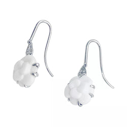 Boucles d'oreilles CHANEL "Camélia" en or blanc et diamants - Castafiore