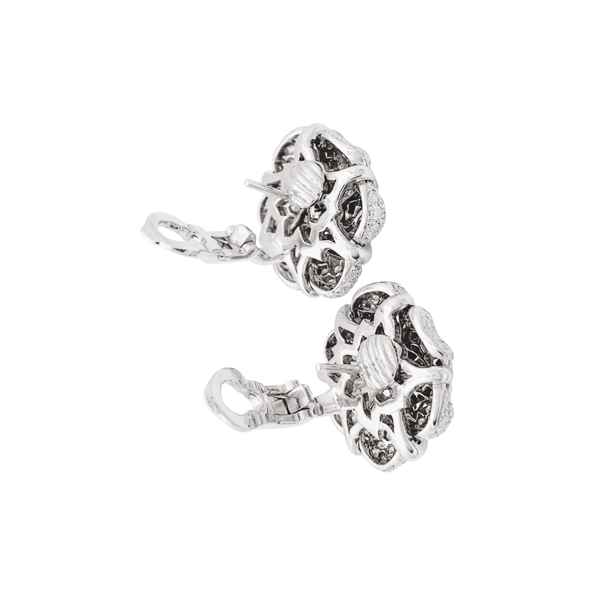 Boucles d'oreilles CHANEL "Camélia" en or blanc et diamants - Castafiore
