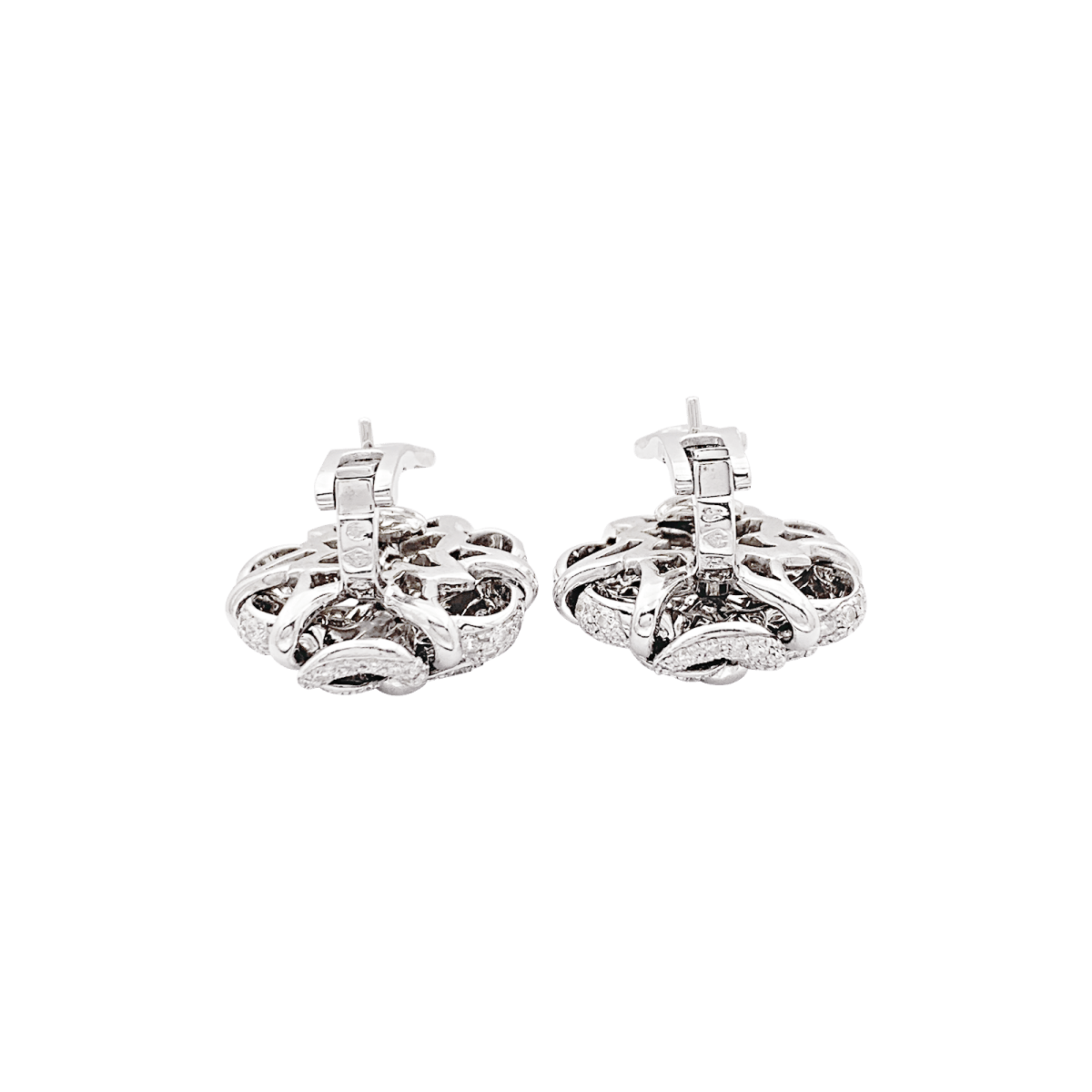 Boucles d'oreilles CHANEL "Camélia" en or blanc et diamants - Castafiore
