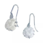 Boucles d'oreilles CHANEL "Camélia" en or blanc et diamants - Castafiore