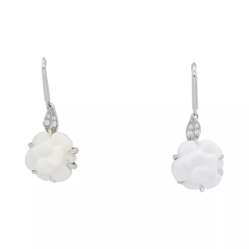 Boucles d'oreilles CHANEL "Camélia" en or blanc et diamants - Castafiore