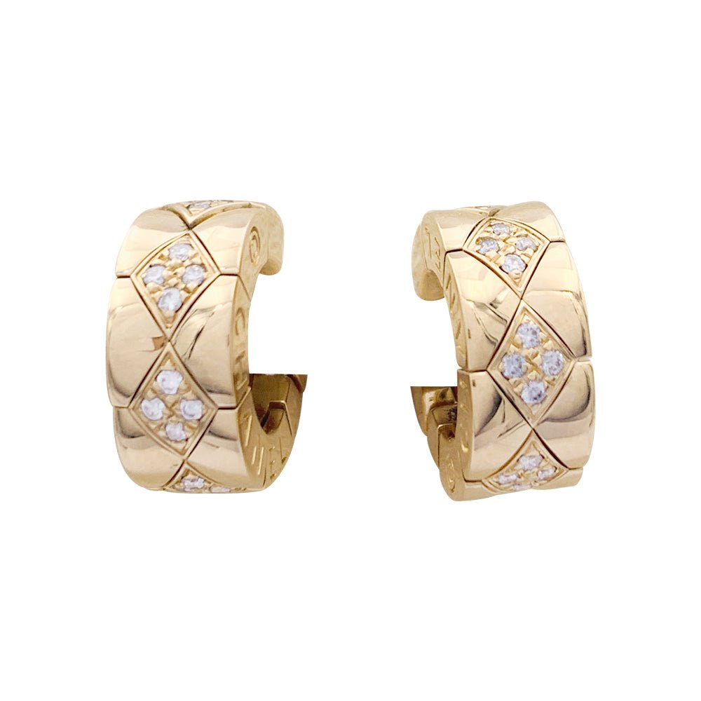 Boucles d'oreilles Chanel, "Matelassé" en or jaune et diamants. - Castafiore