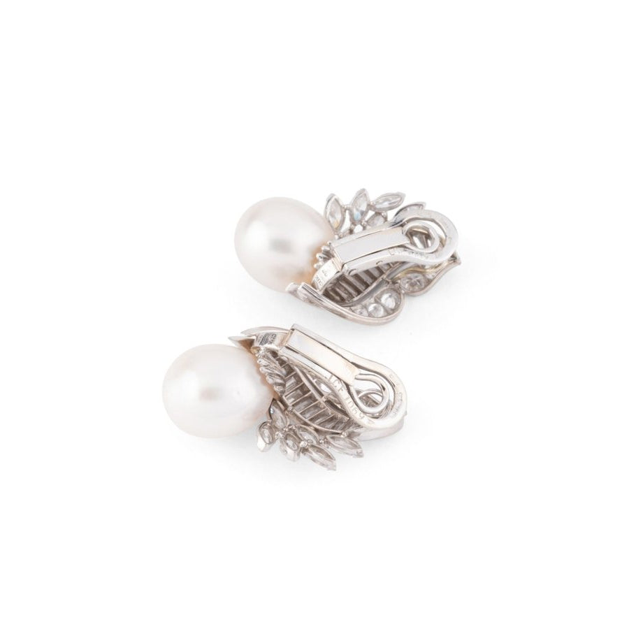 Boucles d'oreilles CHAUMET en or blanc, perles et diamants - Castafiore