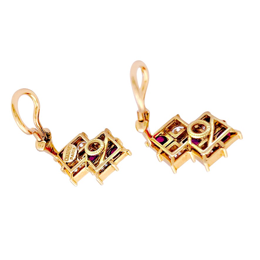 Boucles d'oreilles CHAUMET en or jaune, rubis et diamants - Castafiore