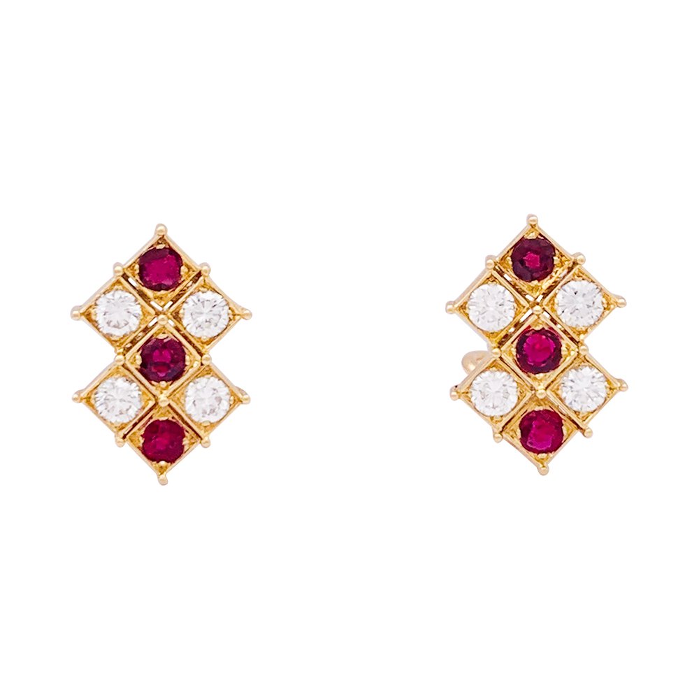 Boucles d'oreilles CHAUMET en or jaune, rubis et diamants - Castafiore