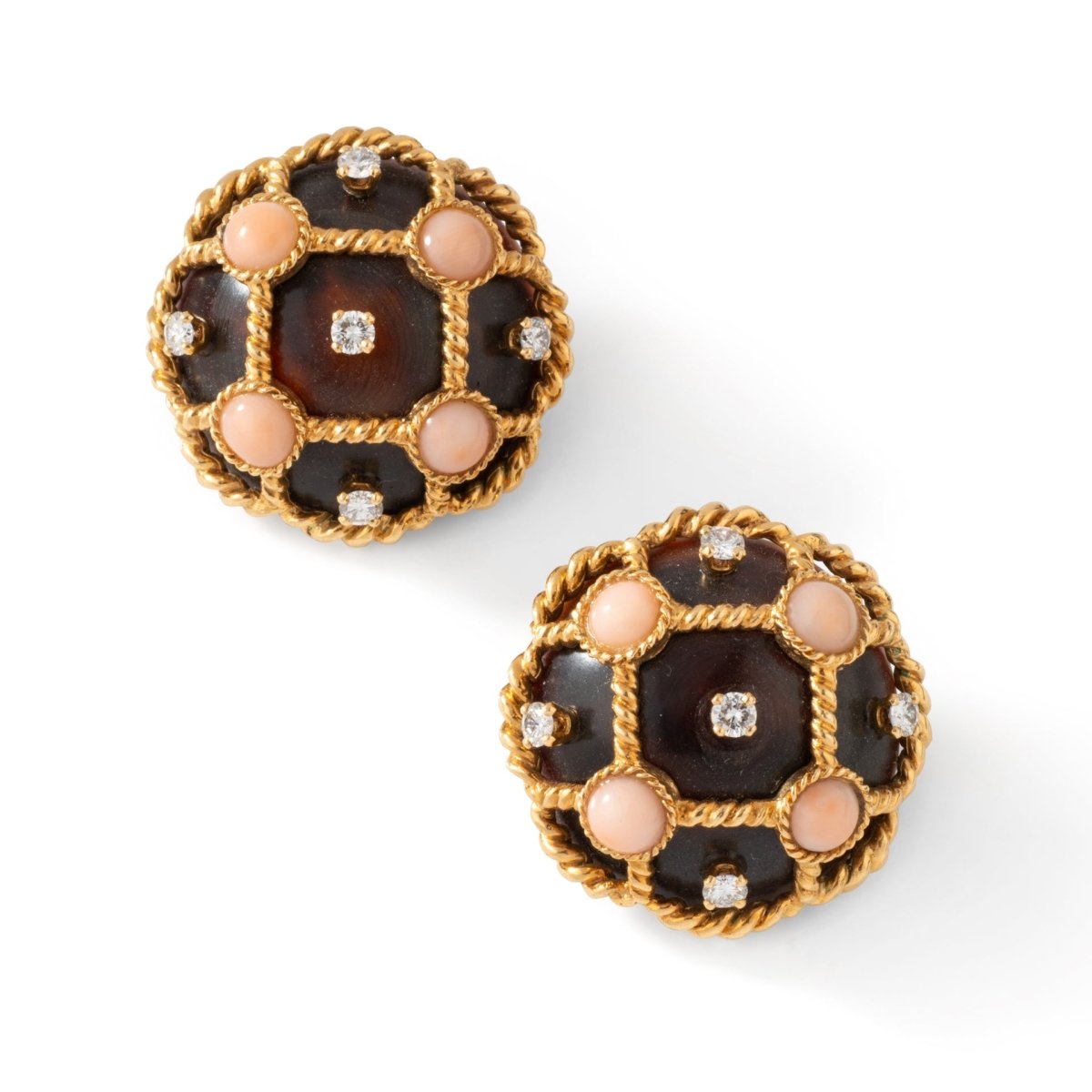 Boucles d'oreilles Clip BOUCHERON Bouton en or jaune, corail et diamants - Castafiore